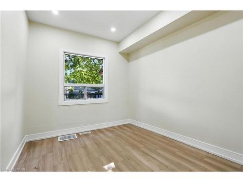 9 Alice Street, Hamilton, ON - Indoor Photo Showing Other Room