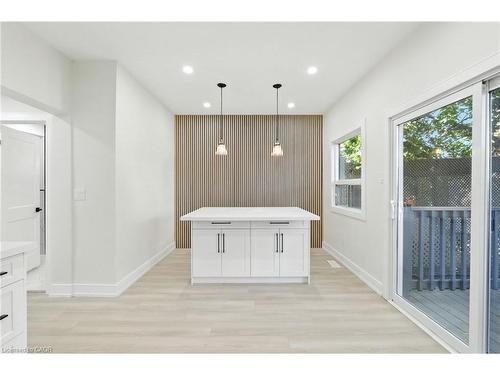 9 Alice Street, Hamilton, ON - Indoor Photo Showing Other Room