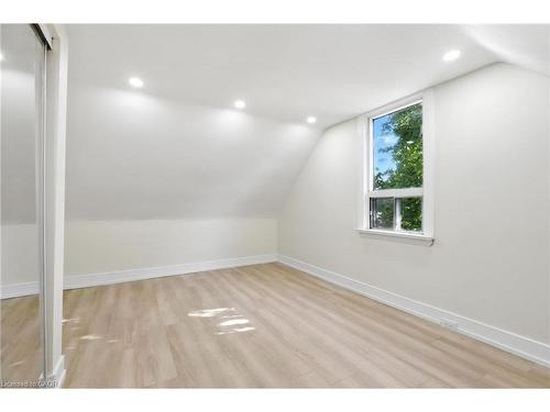 9 Alice Street, Hamilton, ON - Indoor Photo Showing Other Room