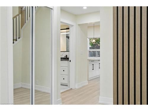 9 Alice Street, Hamilton, ON - Indoor Photo Showing Other Room