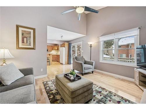 14 Bitzer Court, Cambridge, ON - Indoor Photo Showing Living Room