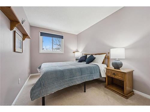 14 Bitzer Court, Cambridge, ON - Indoor Photo Showing Bedroom