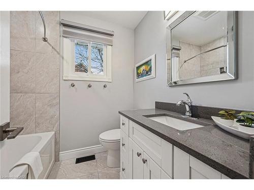 14 Bitzer Court, Cambridge, ON - Indoor Photo Showing Bathroom