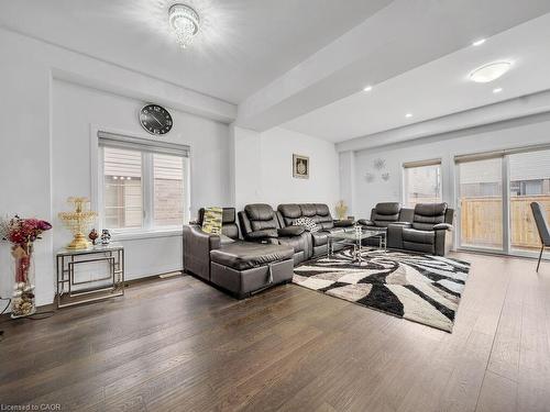 30 Times Square Boulevard, Hamilton, ON - Indoor Photo Showing Living Room