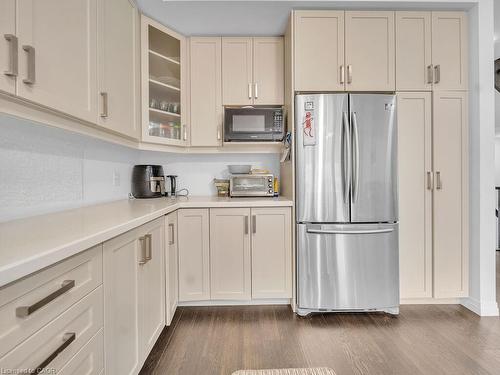 30 Times Square Boulevard, Hamilton, ON - Indoor Photo Showing Kitchen