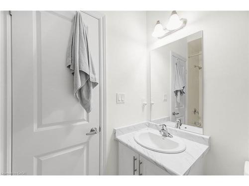 11 Harwood Street, Tillsonburg, ON - Indoor Photo Showing Bathroom