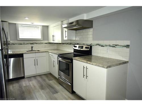 2-2176 Queensway Drive, Burlington, ON - Indoor Photo Showing Kitchen With Upgraded Kitchen