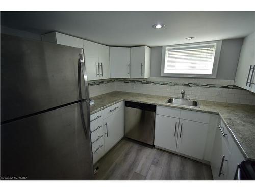 2-2176 Queensway Drive, Burlington, ON - Indoor Photo Showing Kitchen