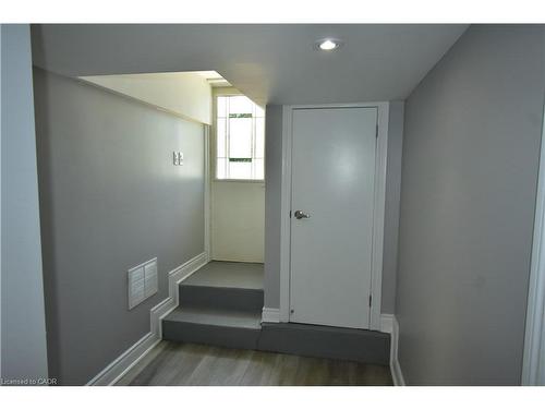 2-2176 Queensway Drive, Burlington, ON - Indoor Photo Showing Other Room