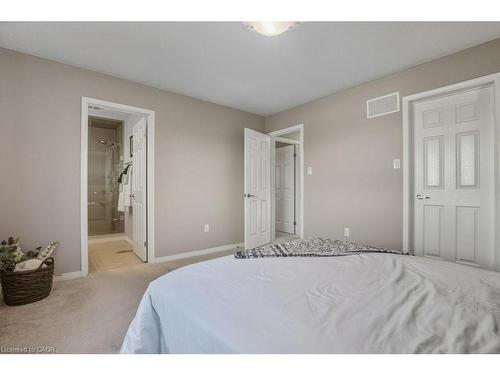 286 Apple Hill Crescent, Kitchener, ON - Indoor Photo Showing Bedroom