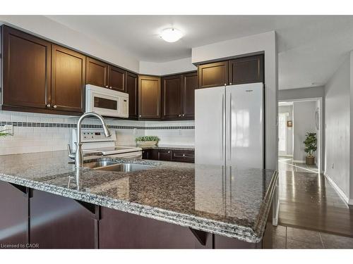 286 Apple Hill Crescent, Kitchener, ON - Indoor Photo Showing Kitchen With Double Sink
