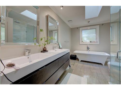 600 Highvalley Road, Ancaster, ON - Indoor Photo Showing Bathroom