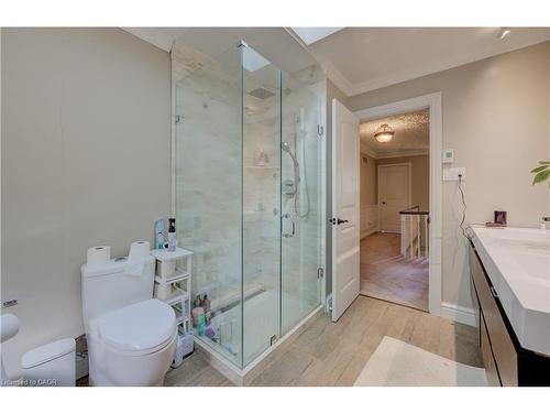 600 Highvalley Road, Ancaster, ON - Indoor Photo Showing Bathroom