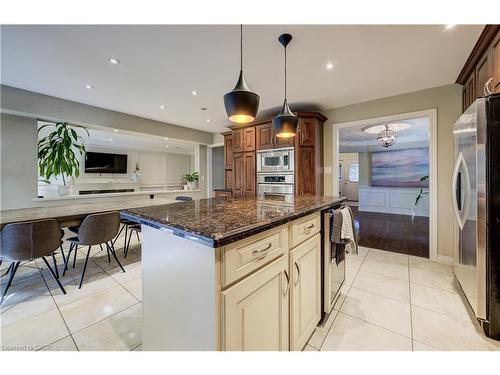 600 Highvalley Road, Ancaster, ON - Indoor Photo Showing Kitchen With Upgraded Kitchen