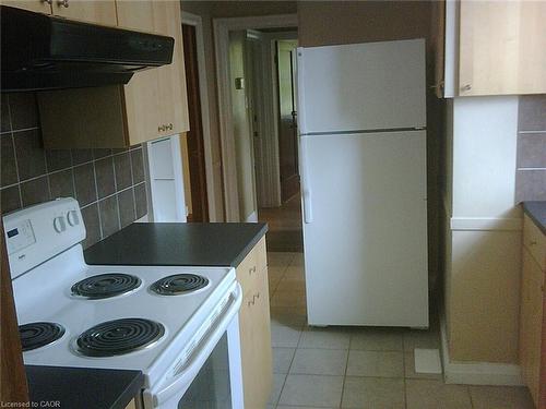 93 Haddon Avenue S, Hamilton, ON - Indoor Photo Showing Kitchen