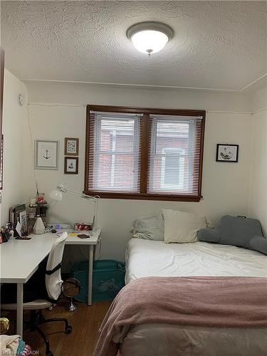 93 Haddon Avenue S, Hamilton, ON - Indoor Photo Showing Bedroom
