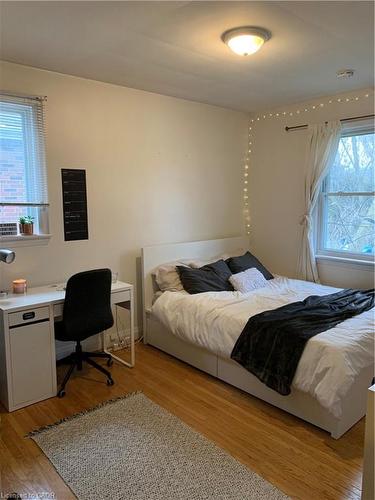 93 Haddon Avenue S, Hamilton, ON - Indoor Photo Showing Bedroom