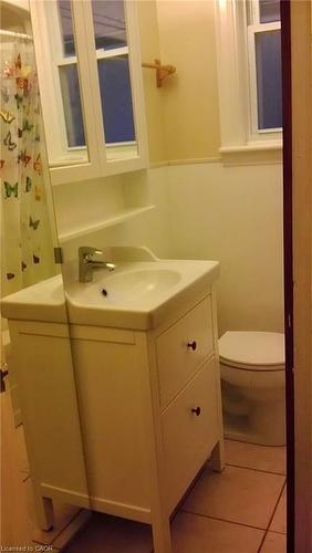 93 Haddon Avenue S, Hamilton, ON - Indoor Photo Showing Bathroom