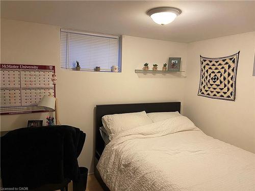 93 Haddon Avenue S, Hamilton, ON - Indoor Photo Showing Bedroom