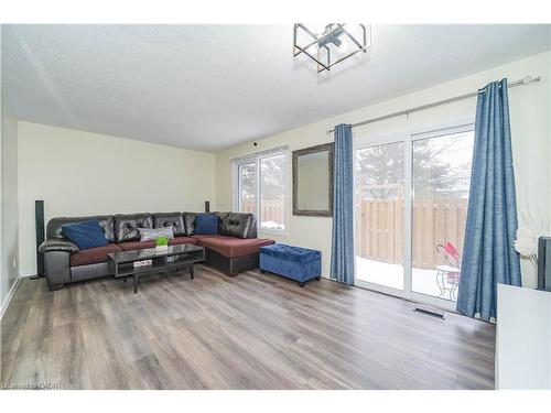 2-455 Kingscourt Drive, Waterloo, ON - Indoor Photo Showing Living Room