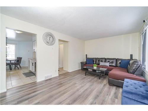 2-455 Kingscourt Drive, Waterloo, ON - Indoor Photo Showing Living Room
