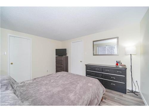2-455 Kingscourt Drive, Waterloo, ON - Indoor Photo Showing Bedroom