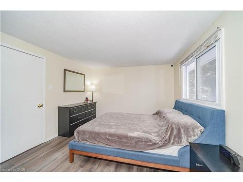 2-455 Kingscourt Drive, Waterloo, ON - Indoor Photo Showing Bedroom