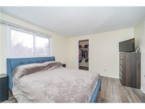 2-455 Kingscourt Drive, Waterloo, ON - Indoor Photo Showing Bedroom
