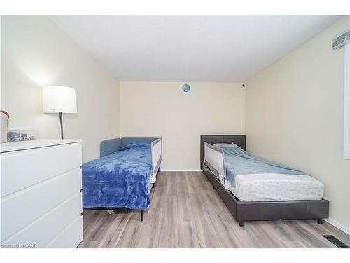 2-455 Kingscourt Drive, Waterloo, ON - Indoor Photo Showing Bedroom