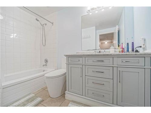 2-455 Kingscourt Drive, Waterloo, ON - Indoor Photo Showing Bathroom