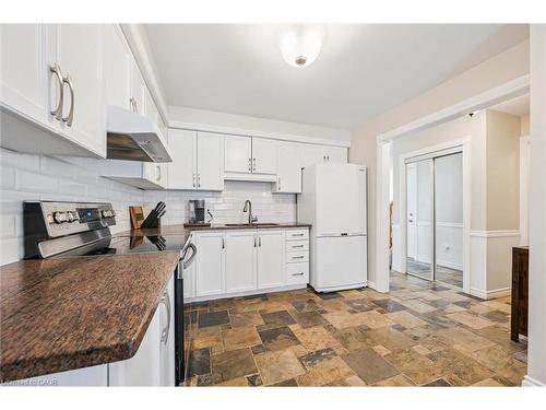747 Fairway Court, Kitchener, ON - Indoor Photo Showing Kitchen