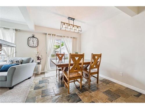 747 Fairway Court, Kitchener, ON - Indoor Photo Showing Living Room
