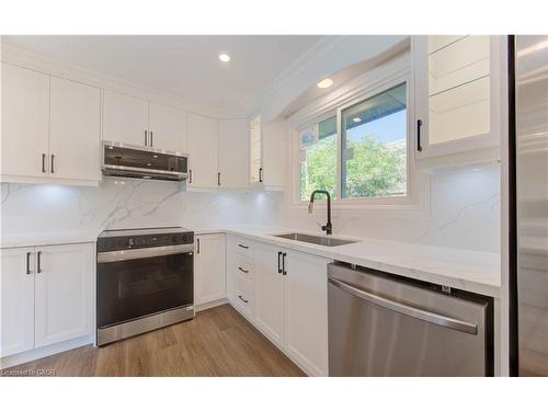 90 Culpepper Drive, Waterloo, ON - Indoor Photo Showing Kitchen