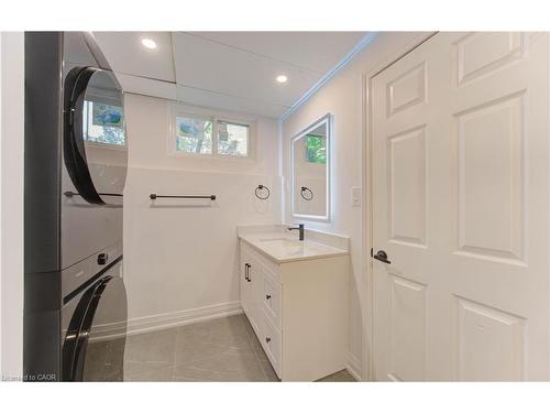 90 Culpepper Drive, Waterloo, ON - Indoor Photo Showing Laundry Room