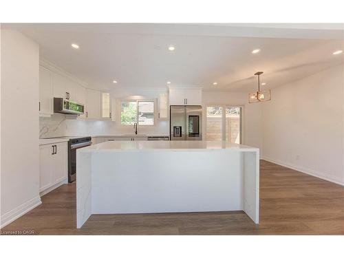 90 Culpepper Drive, Waterloo, ON - Indoor Photo Showing Kitchen With Upgraded Kitchen