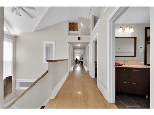 550 Beach Boulevard, Hamilton, ON - Indoor Photo Showing Other Room