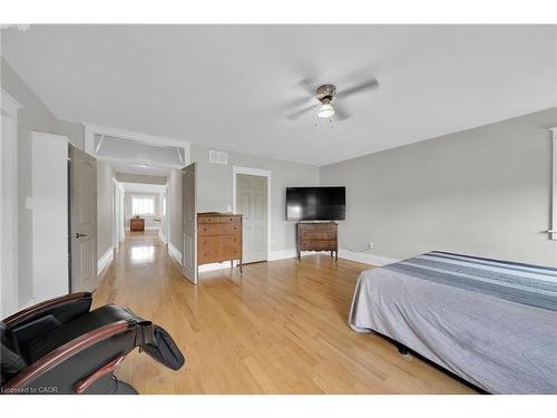 550 Beach Boulevard, Hamilton, ON - Indoor Photo Showing Bedroom