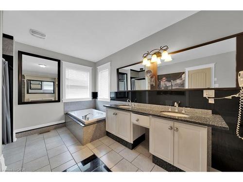 550 Beach Boulevard, Hamilton, ON - Indoor Photo Showing Bathroom