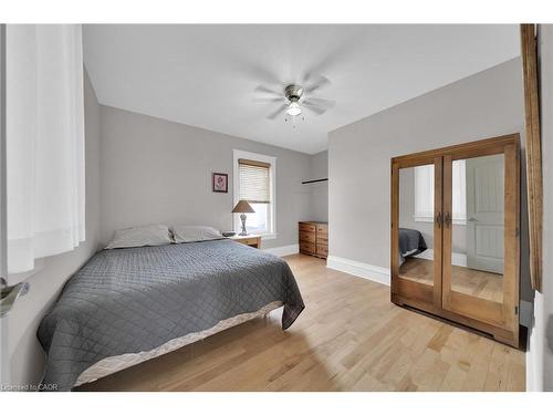 550 Beach Boulevard, Hamilton, ON - Indoor Photo Showing Bedroom