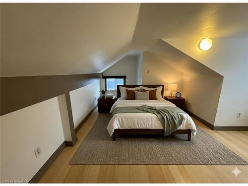 272 Main Street, Cambridge, ON - Indoor Photo Showing Bedroom