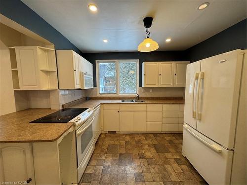 272 Main Street, Cambridge, ON - Indoor Photo Showing Kitchen With Double Sink