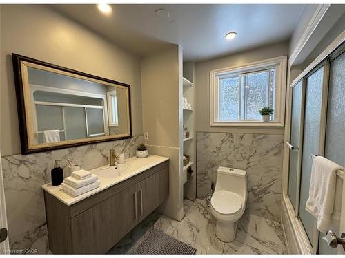 272 Main Street, Cambridge, ON - Indoor Photo Showing Bathroom