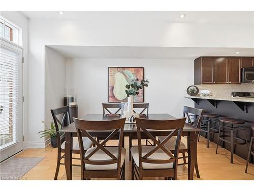 394 Almas Common, Burlington, ON - Indoor Photo Showing Dining Room