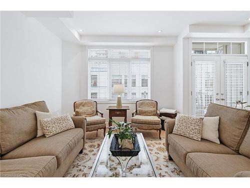 394 Almas Common, Burlington, ON - Indoor Photo Showing Living Room