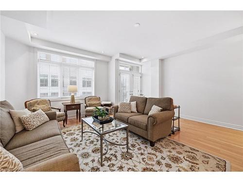 394 Almas Common, Burlington, ON - Indoor Photo Showing Living Room