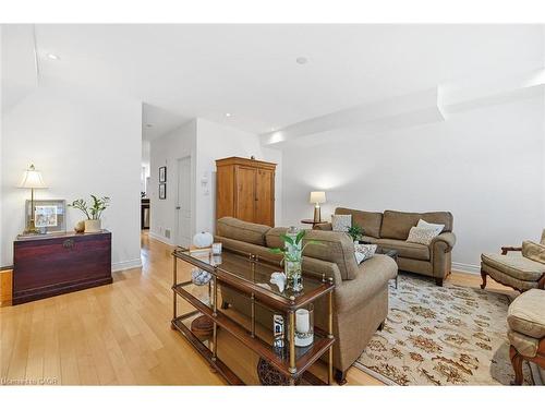 394 Almas Common, Burlington, ON - Indoor Photo Showing Living Room