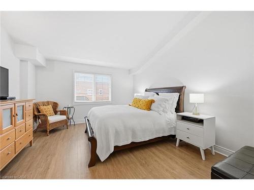 394 Almas Common, Burlington, ON - Indoor Photo Showing Bedroom