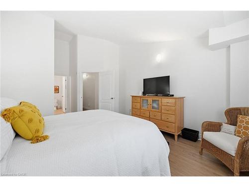 394 Almas Common, Burlington, ON - Indoor Photo Showing Bedroom