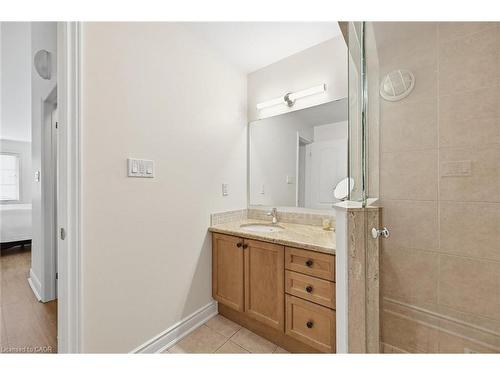 394 Almas Common, Burlington, ON - Indoor Photo Showing Bathroom