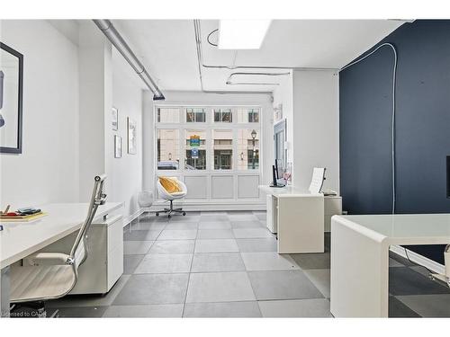 394 Almas Common, Burlington, ON - Indoor Photo Showing Other Room